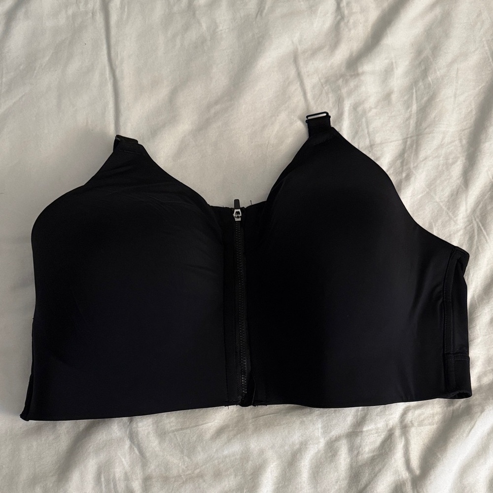 Torrid High Impact Wireless Zip Front Active Spor… - image 1